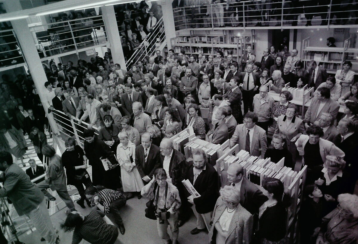 Literaturhaus Wien Eröffnung am 30.09.1991, Einblick in die Bibliothek, © Heide Heide
