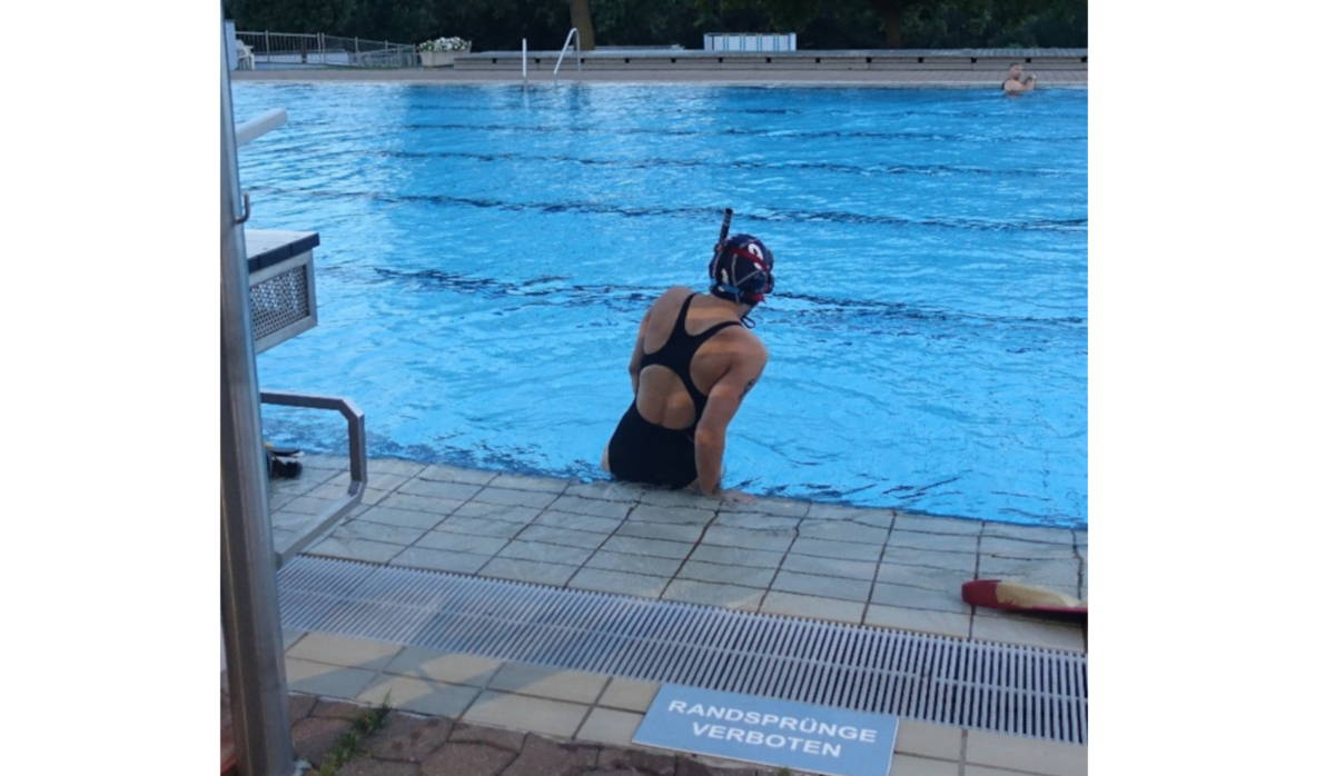 Raphaela Edelbauer im Laaerbergbad / Wien 2024, Foto: © Jana Volkmann